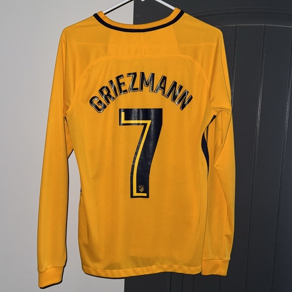 Antoine Griezmann Athletico Madrid kit - Picture 2 of 6